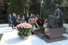 Səhiyyə Nazirliyinin rəhbərliyi akademik Zərifə Əliyevanın əziz xatirəsini böyük ehtiramla yad ediblər (FOTO)