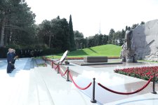 Səhiyyə Nazirliyinin rəhbərliyi akademik Zərifə Əliyevanın əziz xatirəsini böyük ehtiramla yad ediblər (FOTO)