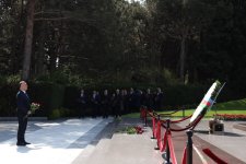 Səhiyyə Nazirliyinin rəhbərliyi akademik Zərifə Əliyevanın əziz xatirəsini böyük ehtiramla yad ediblər (FOTO)