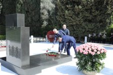 Səhiyyə Nazirliyinin rəhbərliyi akademik Zərifə Əliyevanın əziz xatirəsini böyük ehtiramla yad ediblər (FOTO)