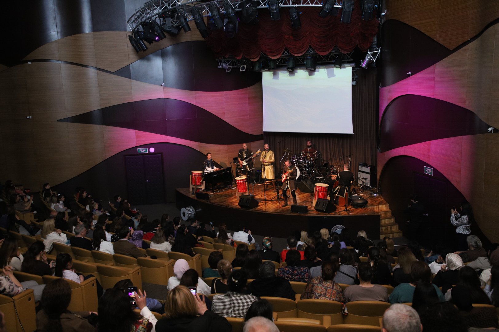 Heydər Əliyev Fondunun dəstəyi ilə “Macar Rapsodiya Layihəsi” Azərbaycanda çəkilişlər edir (FOTO)