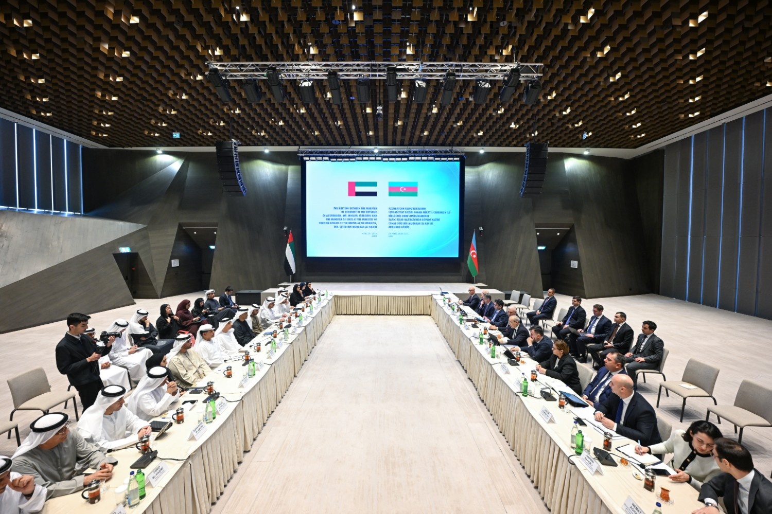 Azərbaycan və BƏƏ iqtisadi əməkdaşlığı müzakirə edilib (FOTO) (YENİLƏNİB)