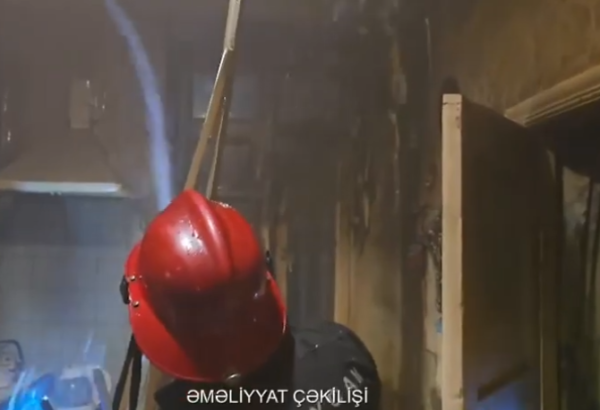 Bakıda yaşayış binasında yanğın baş verib, bir nəfər ölüb (VİDEO)