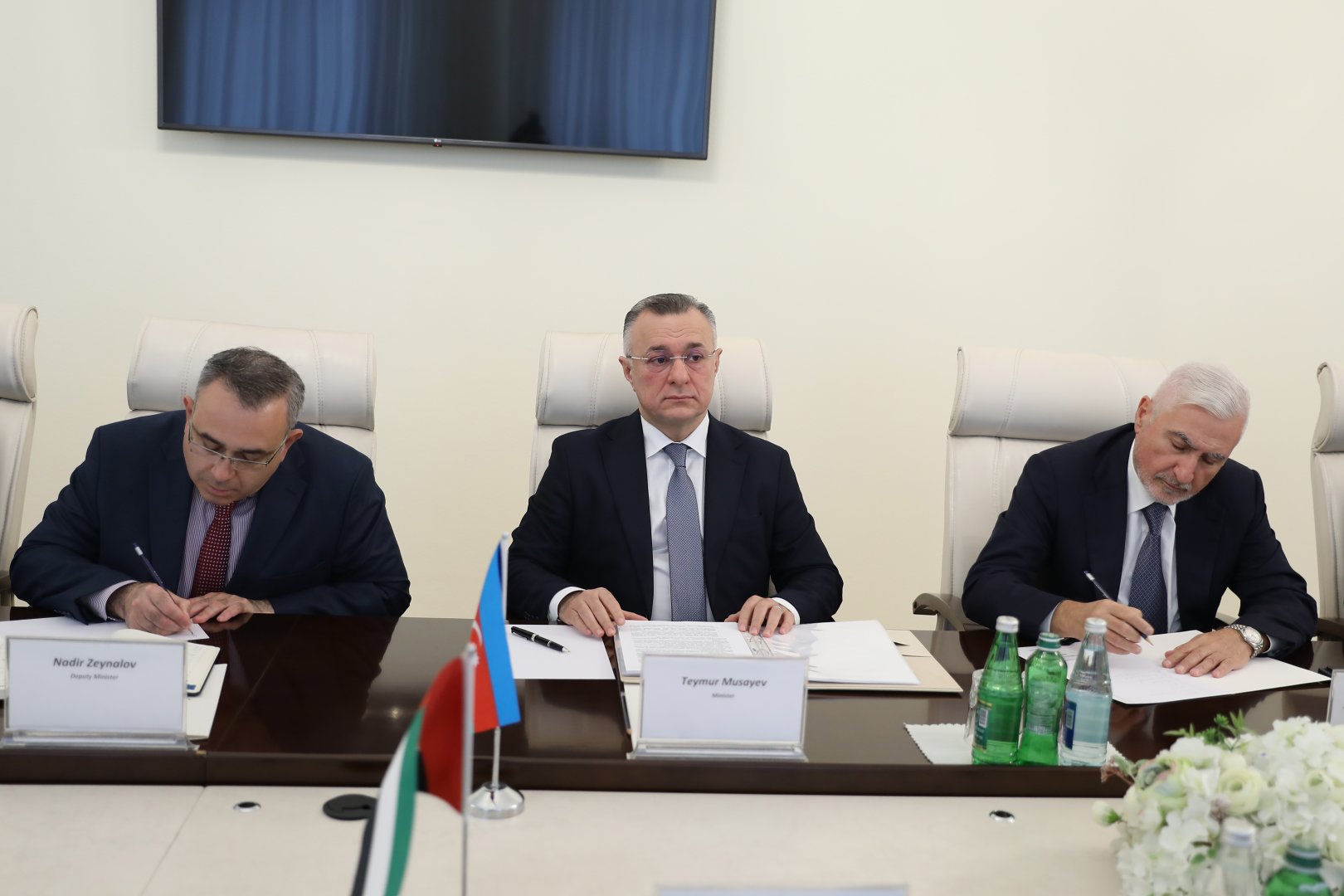 Azərbaycan və BƏƏ arasında səhiyyə sahəsində əməkdaşlıq müzakirə olunub (FOTO)