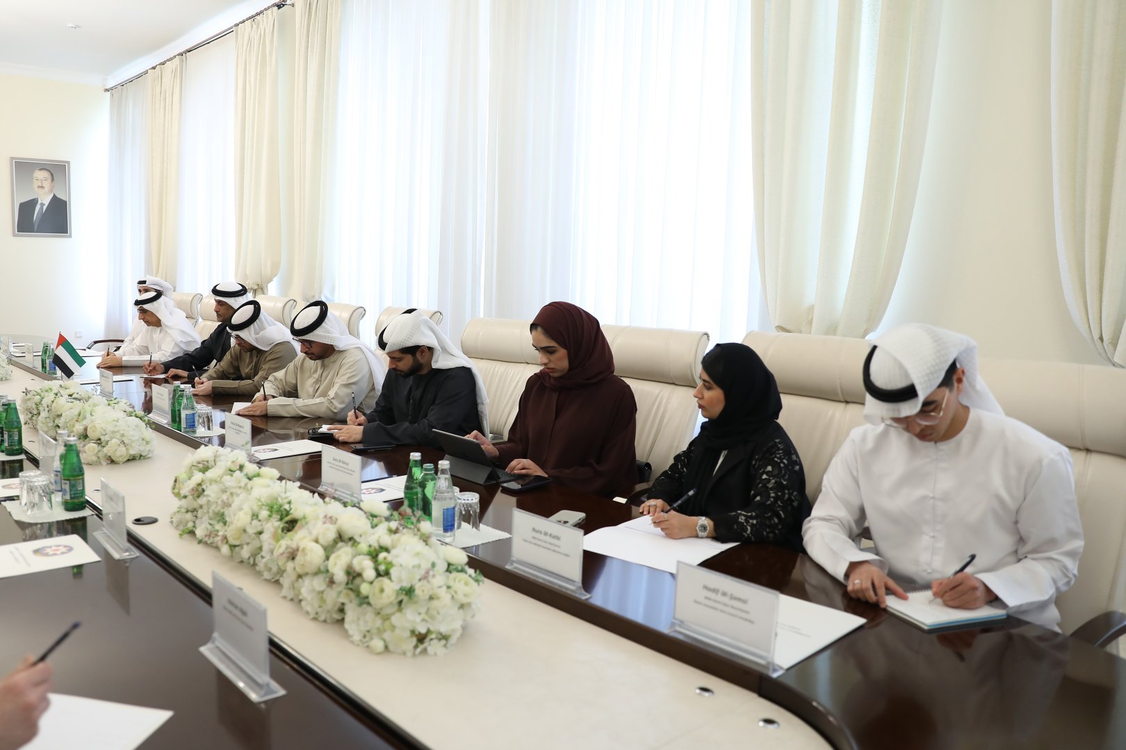 Azərbaycan və BƏƏ arasında səhiyyə sahəsində əməkdaşlıq müzakirə olunub (FOTO)