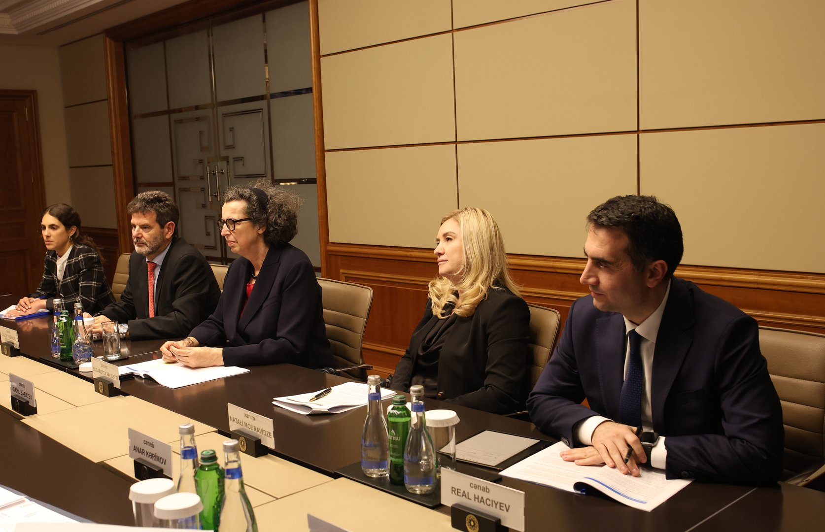 Maliyyə Nazirliyində AYİB ilə əməkdaşlığın perspektivləri müzakirə olunub (FOTO)