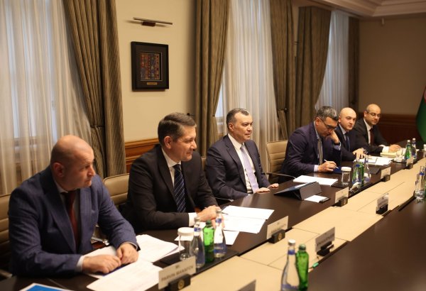 Maliyyə Nazirliyində AYİB ilə əməkdaşlığın perspektivləri müzakirə olunub (FOTO)