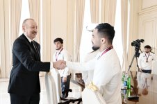 Prezident İlham Əliyev Avropa çempionatında komanda hesabında çempion olan güləşçiləri qəbul edib (FOTO) (YENİLƏNİB)