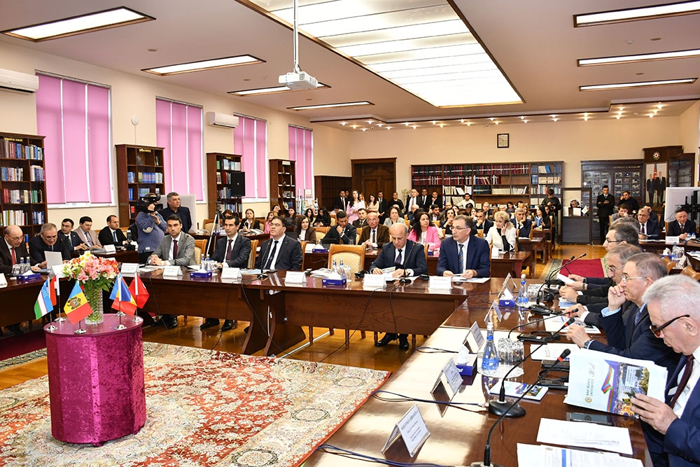 Bakı Biznes Universitetində Ulu Öndər Heydər Əliyevin anadan olmasının 103-cü ildönümünə həsr olunmuş beynəlxalq elmi-praktiki konfrans keçirilib