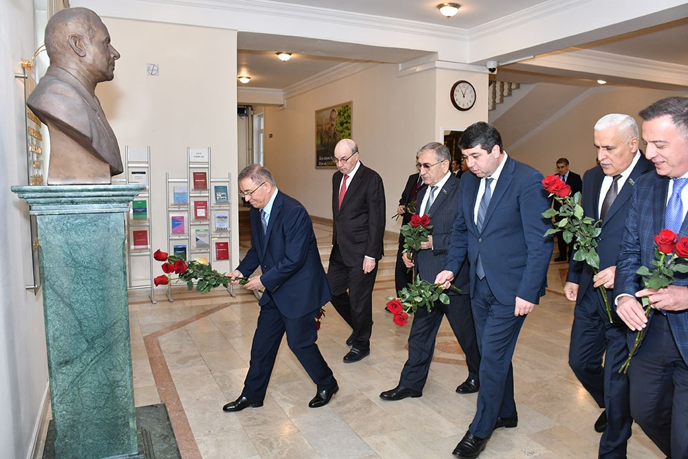 Bakı Biznes Universitetində Ulu Öndər Heydər Əliyevin anadan olmasının 103-cü ildönümünə həsr olunmuş beynəlxalq elmi-praktiki konfrans keçirilib