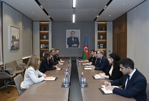 Ceyhun Bayramov BQXK-nin prezidenti ilə regiondakı humanitar məsələləri müzakirə edib (FOTO)