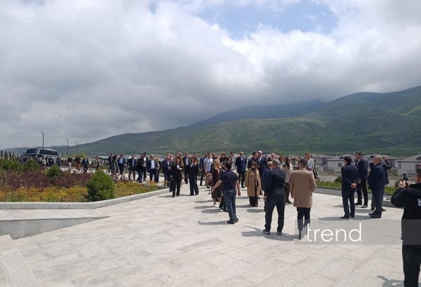 Diplomatik korpusun nümayəndələri Xocalı Soyqırımı Memorialına gəliblər (FOTO)