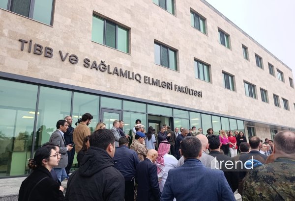 Diplomatik korpusun nümayəndələri Qarabağ Universitetinin klinikasını ziyarət edib (FOTO)