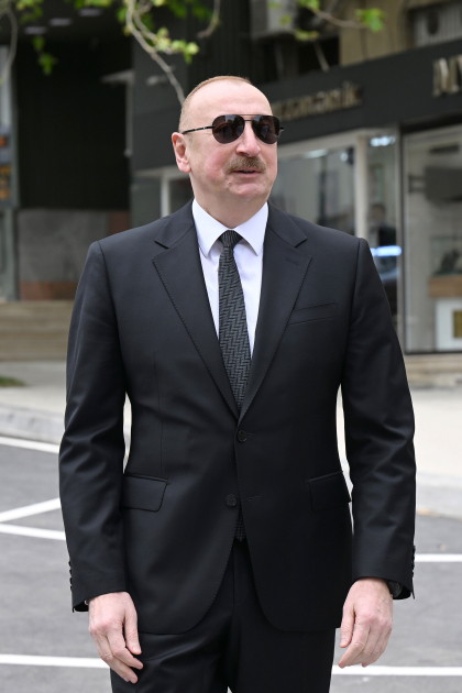 Prezident İlham Əliyev və Birinci xanım Mehriban Əliyeva Bakının İslam Səfərli küçəsinin yenidənqurmadan sonra açılışında iştirak ediblər (FOTO)