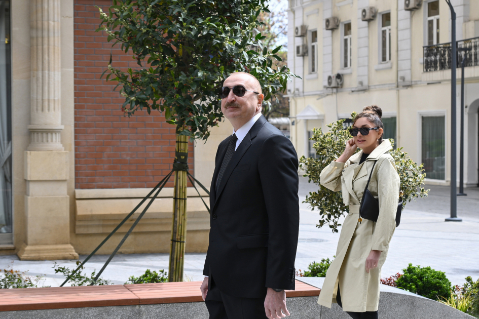 Prezident İlham Əliyev və Birinci xanım Mehriban Əliyeva Bakının İslam Səfərli küçəsinin yenidənqurmadan sonra açılışında iştirak ediblər (FOTO)