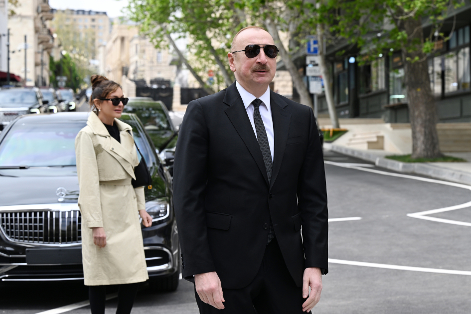 Prezident İlham Əliyev və Birinci xanım Mehriban Əliyeva Bakının İslam Səfərli küçəsinin yenidənqurmadan sonra açılışında iştirak ediblər (FOTO)