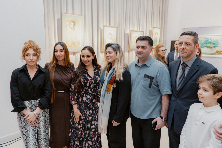 Leyla Əliyeva, Arzu Əliyeva və Alena Əliyeva “Art in Motion” sərgisini ziyarət ediblər (FOTO)