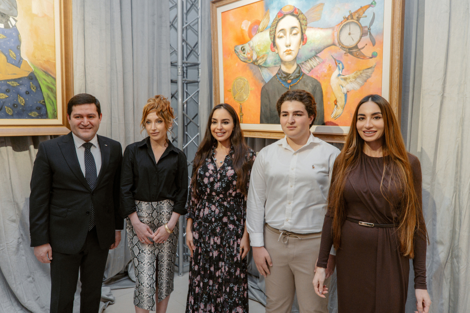 Leyla Əliyeva, Arzu Əliyeva və Alena Əliyeva “Art in Motion” sərgisini ziyarət ediblər (FOTO)