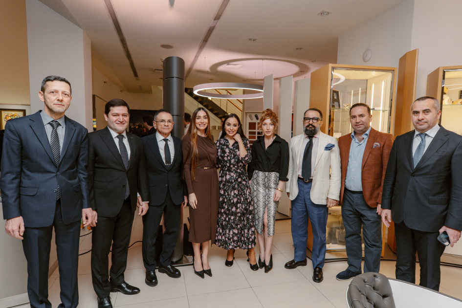 Leyla Əliyeva, Arzu Əliyeva və Alena Əliyeva “Art in Motion” sərgisini ziyarət ediblər (FOTO)