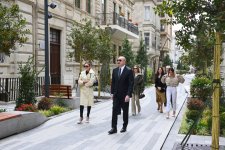 Prezident İlham Əliyev və Birinci xanım Mehriban Əliyeva Bakının İslam Səfərli küçəsinin yenidənqurmadan sonra açılışında iştirak ediblər (FOTO)