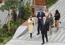 Prezident İlham Əliyev və Birinci xanım Mehriban Əliyeva Bakının İslam Səfərli küçəsinin yenidənqurmadan sonra açılışında iştirak ediblər (FOTO)