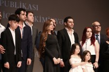 Arzu Əliyeva və Alena Əliyeva “Tağıyev: Məktəb” bədii filminin təqdimatında iştirak ediblər (FOTO)