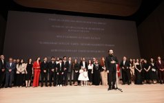 Arzu Əliyeva və Alena Əliyeva “Tağıyev: Məktəb” bədii filminin təqdimatında iştirak ediblər (FOTO)