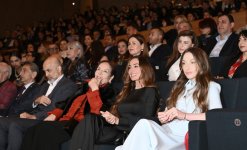 Arzu Əliyeva və Alena Əliyeva “Tağıyev: Məktəb” bədii filminin təqdimatında iştirak ediblər (FOTO)