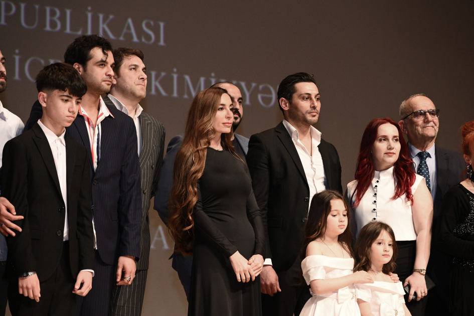 Arzu Əliyeva və Alena Əliyeva “Tağıyev: Məktəb” bədii filminin təqdimatında iştirak ediblər (FOTO)