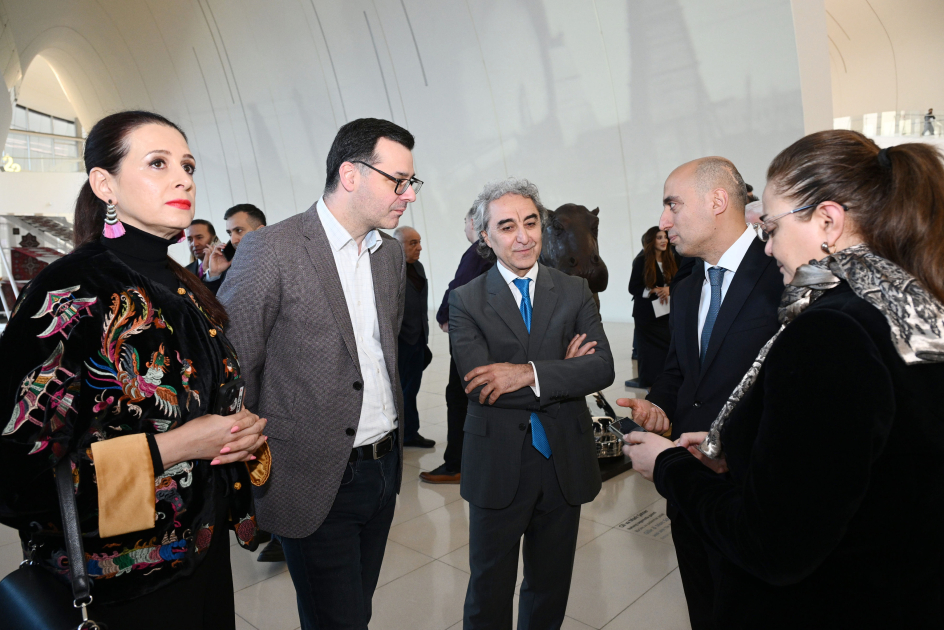 Arzu Əliyeva və Alena Əliyeva “Tağıyev: Məktəb” bədii filminin təqdimatında iştirak ediblər (FOTO)