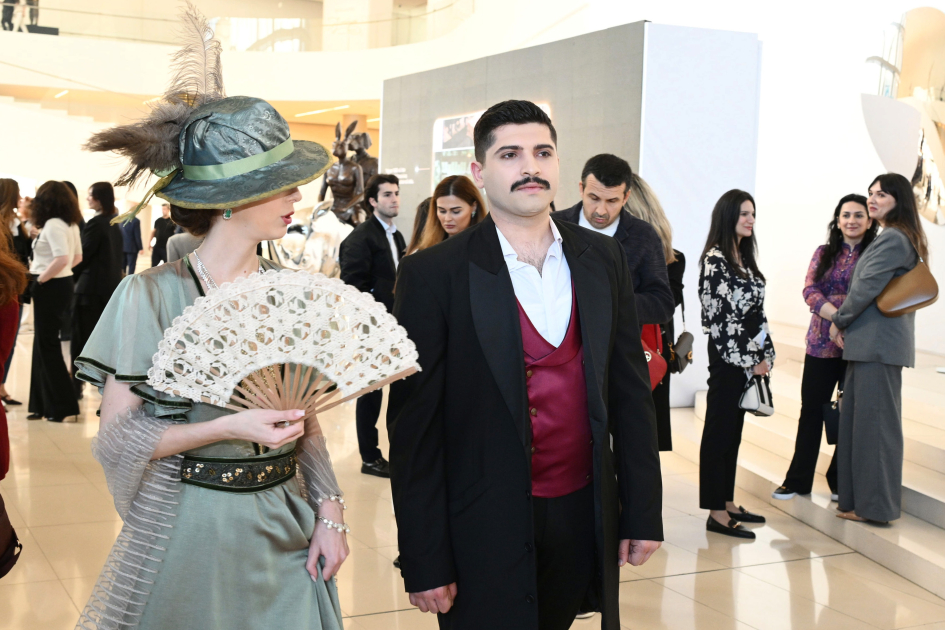Arzu Əliyeva və Alena Əliyeva “Tağıyev: Məktəb” bədii filminin təqdimatında iştirak ediblər (FOTO)