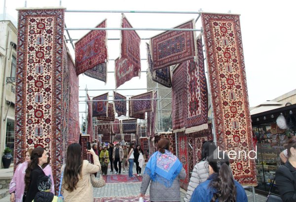 Bakıda Beynəlxalq Xalça Festivalı keçirilir (FOTO)