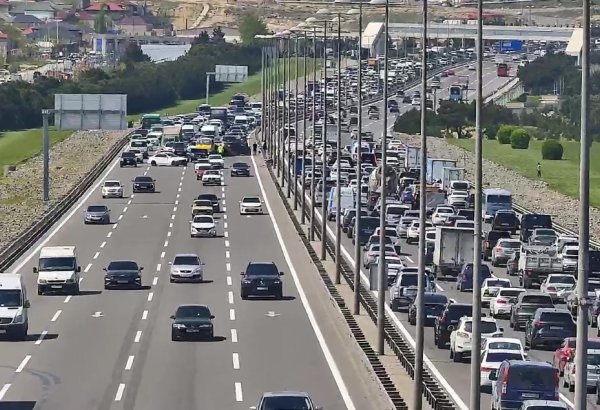 Aeroport şosesində qəza: hər iki istiqamətdə sıxlıq yaranıb