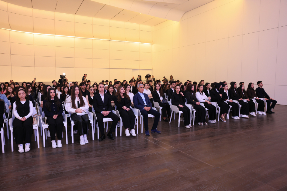 Heydər Əliyev Mərkəzində gənclərlə “Heydər Əliyev və Ömər Eldarov yaradıcılığı” mövzusunda görüş olub (FOTO)