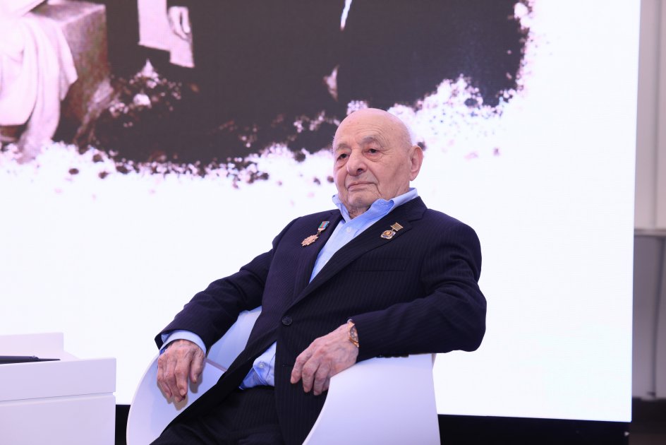 Heydər Əliyev Mərkəzində gənclərlə “Heydər Əliyev və Ömər Eldarov yaradıcılığı” mövzusunda görüş olub (FOTO)