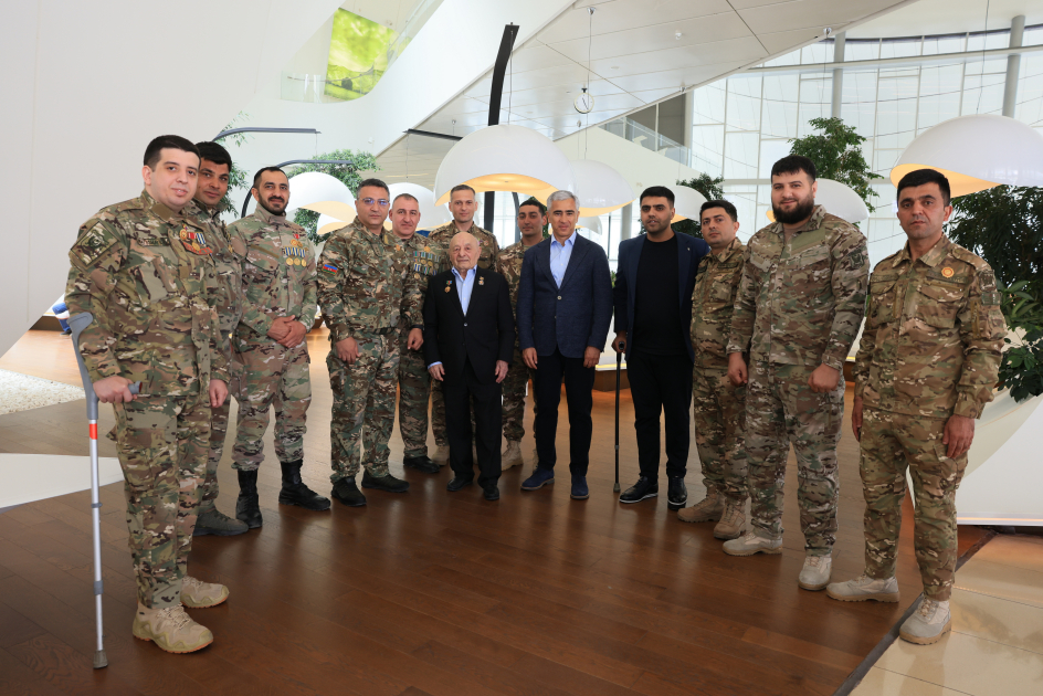 Heydər Əliyev Mərkəzində gənclərlə “Heydər Əliyev və Ömər Eldarov yaradıcılığı” mövzusunda görüş olub (FOTO)