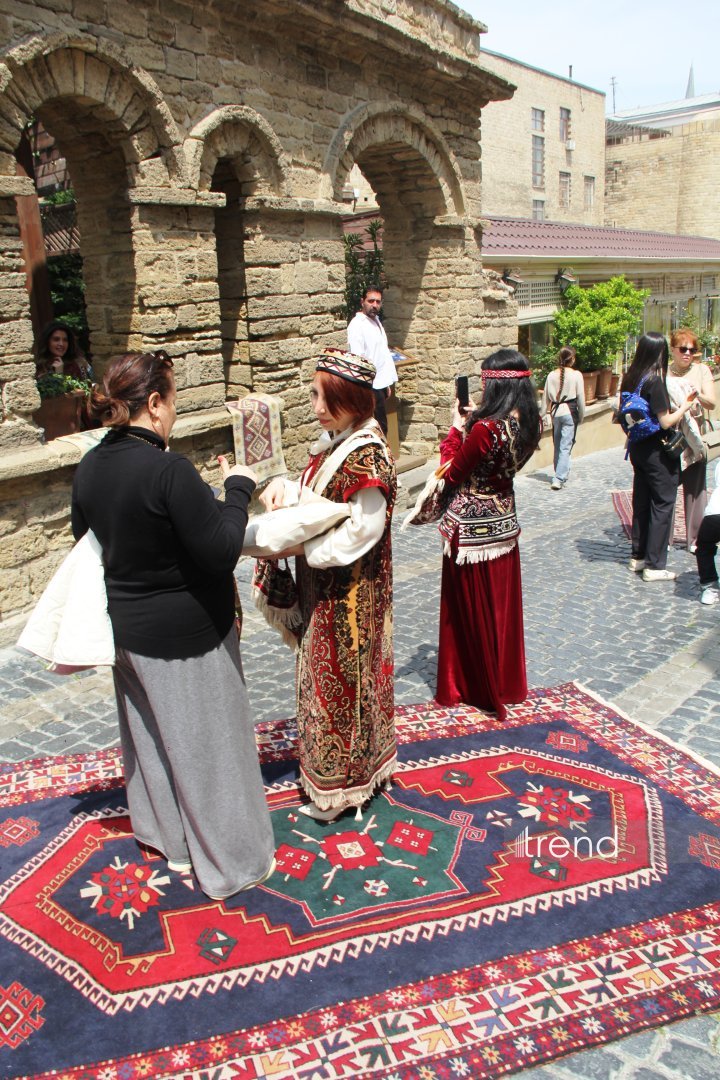 Bakıda Beynəlxalq Xalça Festivalı keçirilir (FOTO)