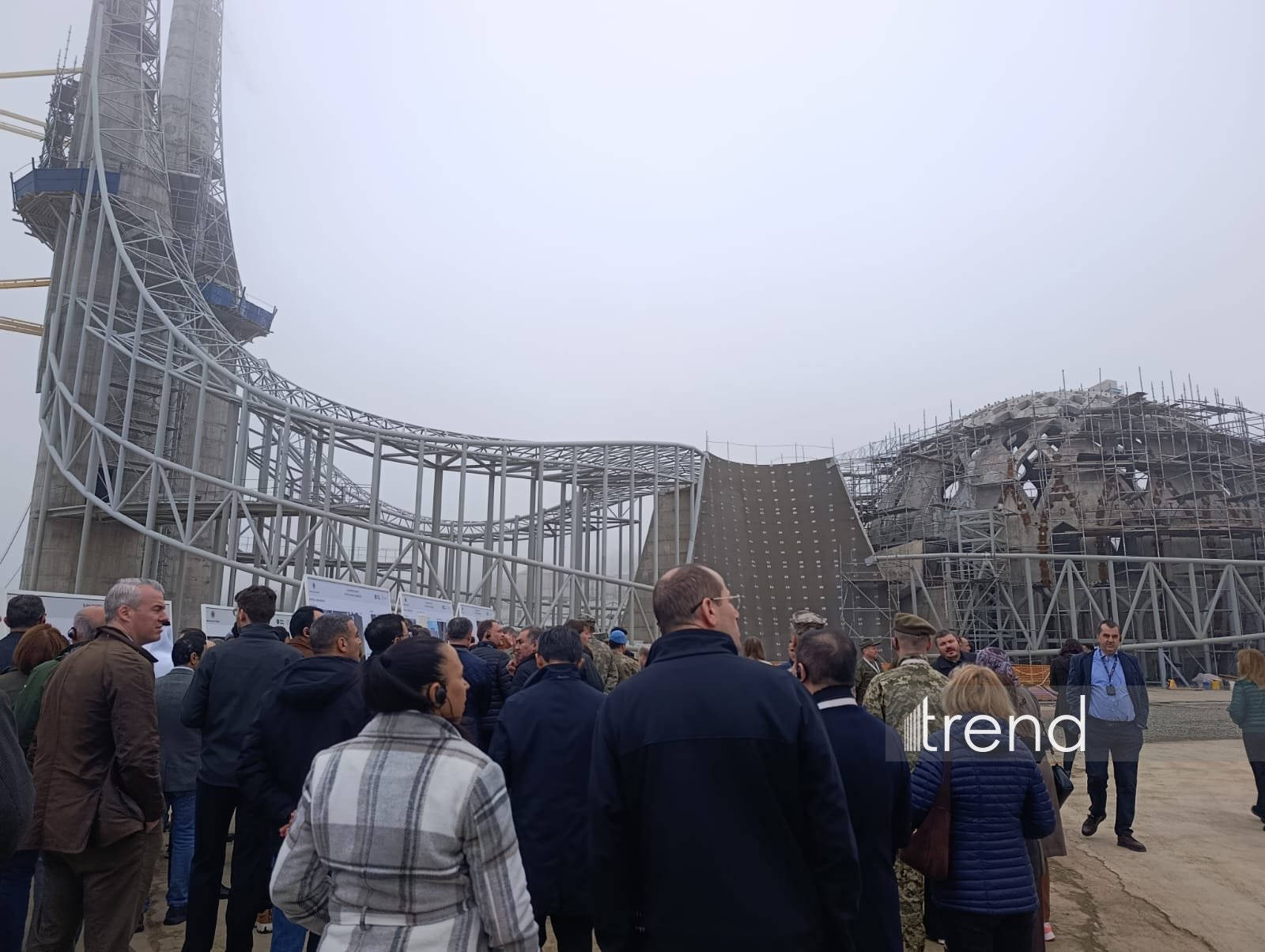 Diplomatik korpusun nümayəndələri Yeni Şuşa məscidində aparılan tikinti işləri ilə tanış olublar (FOTO)