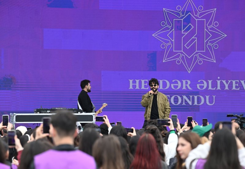 "Bakı Marafonu 2026"ın start və finişində konsert təşkil edildi (FOTO)