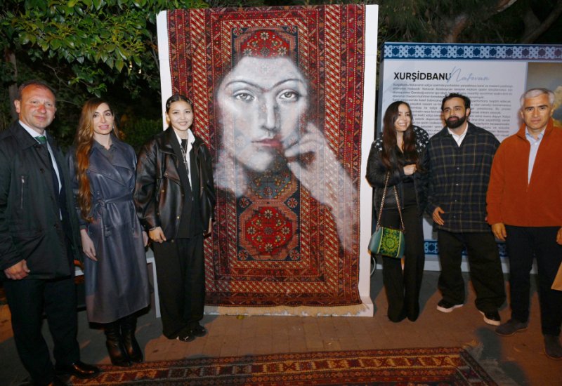 Leyla Əliyeva və Arzu Əliyeva Beynəlxalq Xalça Festivalını ziyarət ediblər (FOTO)