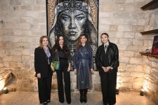 Leyla Əliyeva və Arzu Əliyeva Beynəlxalq Xalça Festivalını ziyarət ediblər (FOTO)