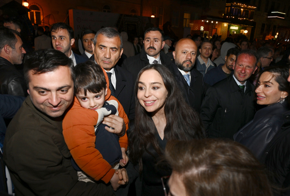 Leyla Əliyeva və Arzu Əliyeva Beynəlxalq Xalça Festivalını ziyarət ediblər (FOTO)
