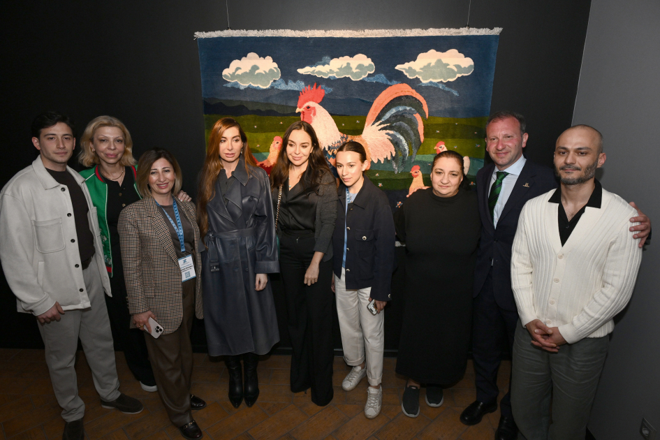Leyla Əliyeva və Arzu Əliyeva Beynəlxalq Xalça Festivalını ziyarət ediblər (FOTO)