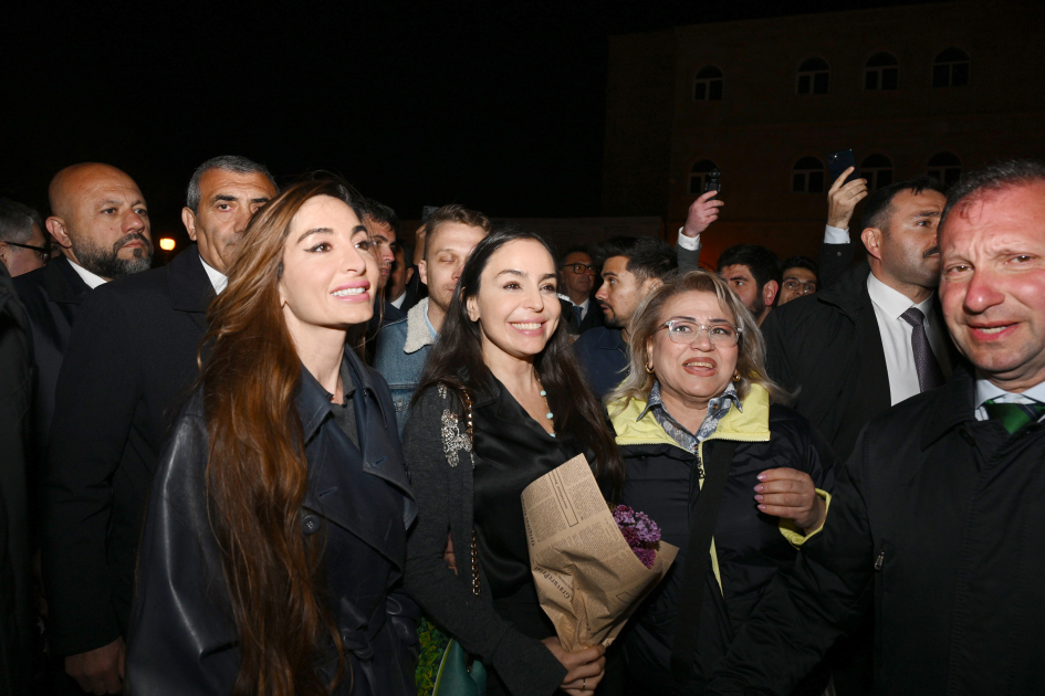 Leyla Əliyeva və Arzu Əliyeva Beynəlxalq Xalça Festivalını ziyarət ediblər (FOTO)