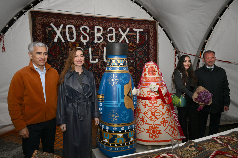 Leyla Əliyeva və Arzu Əliyeva Beynəlxalq Xalça Festivalını ziyarət ediblər (FOTO)