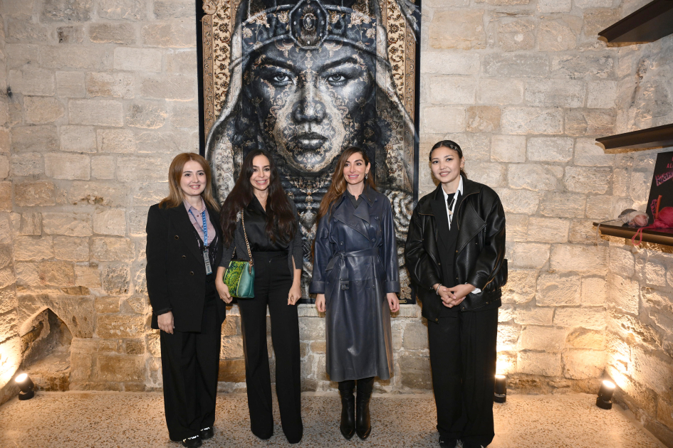 Leyla Əliyeva və Arzu Əliyeva Beynəlxalq Xalça Festivalını ziyarət ediblər (FOTO)