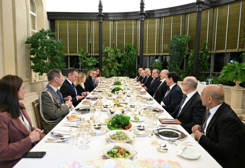 Prezident İlham Əliyevin adından İtaliya Nazirlər Şurasının sədrinin şərəfinə işçi şam yeməyi verilib (FOTO)