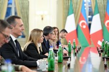 Prezident İlham Əliyevin İtaliya Nazirlər Şurasının sədri ilə geniş tərkibdə görüşü olub (FOTO)