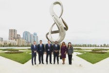 Parlamentlərarası İttifaqın Baş katibi Fəxri xiyabanı və Zəfər parkını ziyarət edib (FOTO)