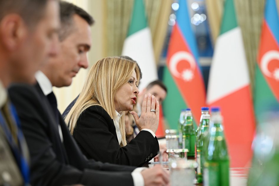 Prezident İlham Əliyevin İtaliya Nazirlər Şurasının sədri ilə geniş tərkibdə görüşü olub (FOTO)